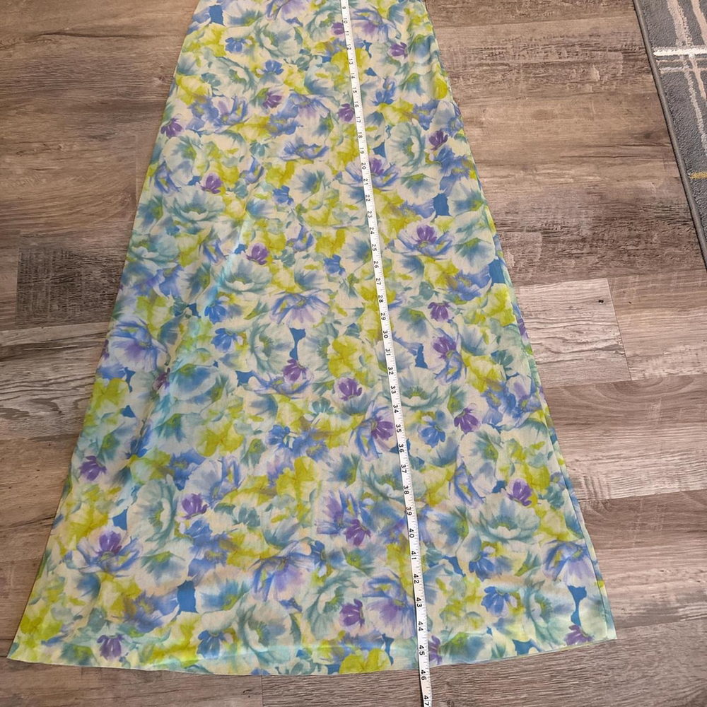 dresses - Picture 4 of 8